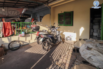 *****ทาวน์เฮ้าส์มือสองย่านกรุงเทพมหานคร ม.สกุลทิพย์ บรมราชชนนี บนเนื้อที่ 15.8 ตร.ว. ฟังก์ชัน 2 ห้องนอน 2 ห้องน้ำ 1 ที่จอดรถ บนทำเลติดถ.บรมราชชนนี บ้านหันทิศตะวันตก ใกล้รถไฟฟ้าสายสีแดงเข้ม "สถานีศาลายา" และทางด่วน "ศรีรัช"